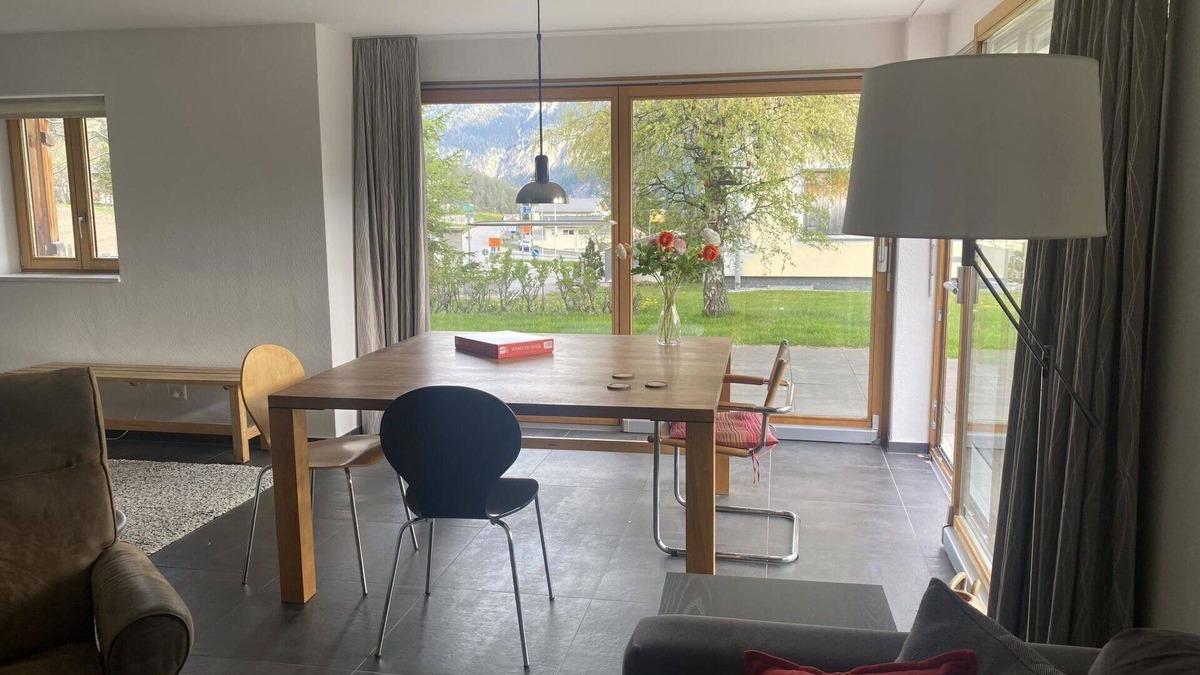 Grisons Apartment | Beautiful apartment for 8 people with WIFI, TV and balcony