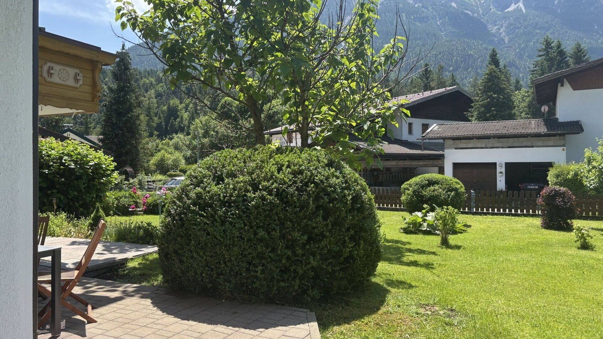 Weissenbach am Lech Apartment | Beautiful apartment for 6 guests with WIFI, TV, terrace and pets allowed