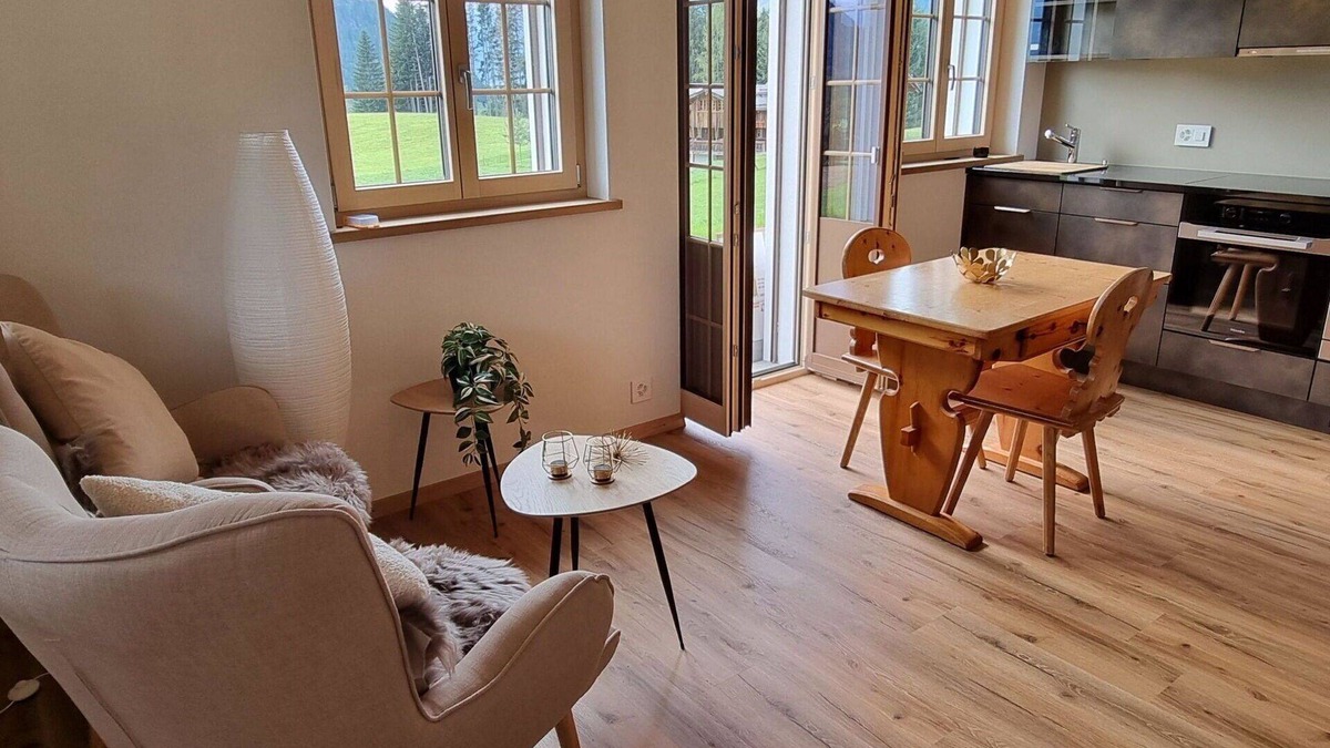 Saanen Apartment | Beautiful apartment for 2 people with WIFI and balcony