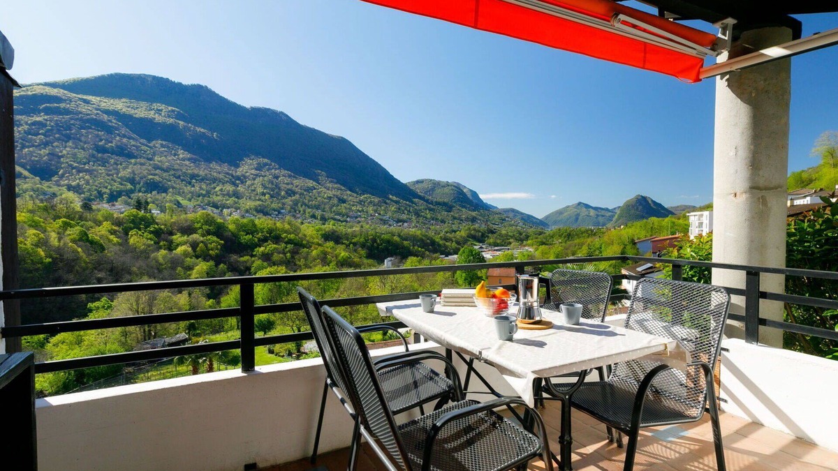 Capriasca Apartment | Beautiful apartment for 4 people with WIFI, pool, TV, patio and panoramic view