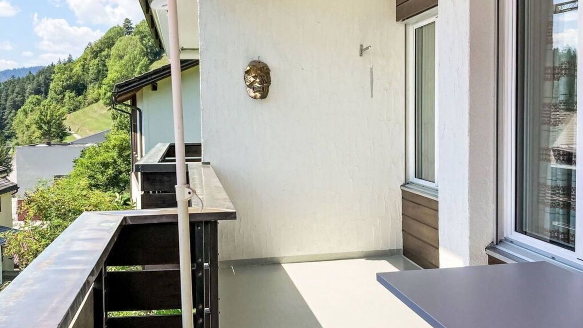 Trin Apartment | Beautiful apartment for 2 guests with WIFI, TV, balcony, pets allowed and panoramic view