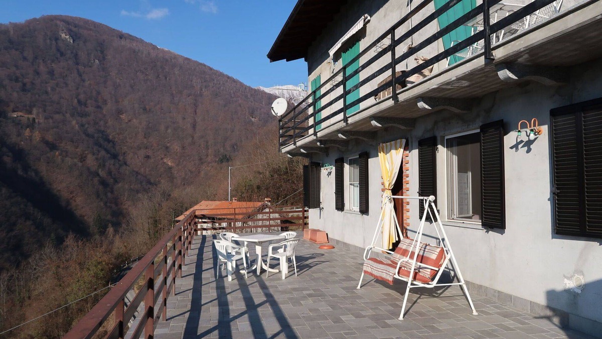 Aurano Apartment | Beautiful apartment for 4 guests with TV, terrace and pets allowed