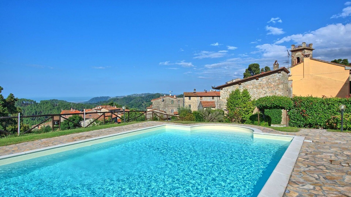 Massarosa Apartment | Beautiful apartment for 4 people with WIFI, pool and TV, close to Viareggio