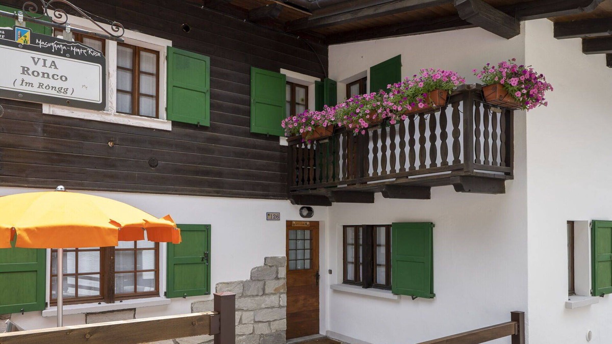 Macugnaga Apartment | Beautiful apartment for 6 guests with TV, balcony, pets allowed and panoramic view