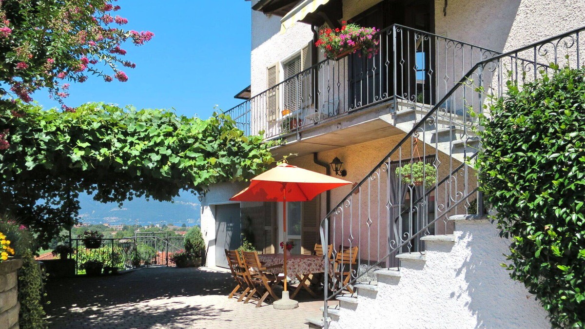 Luino Apartment | Beautiful apartment for 5 people with WIFI, TV, terrace and pets allowed
