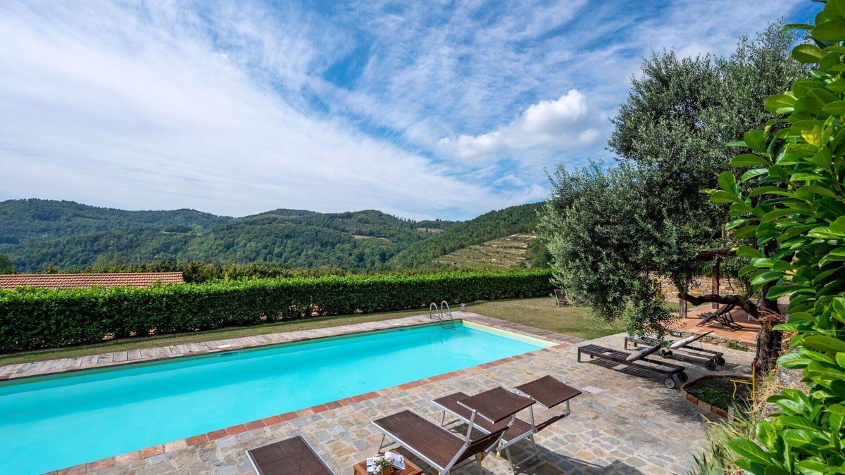 Cortemilia Apartment | Beautiful apartment for 18 people with pool, WIFI, patio and pets allowed