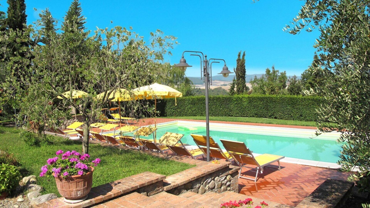 Lajatico Villa | Beautiful apartment in villa for 2 guests with pool, WIFI, TV and patio