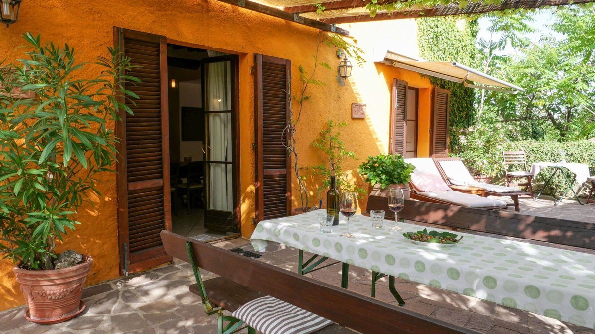 Montieri House | Beautiful apartment in villa for 7 people with pool, patio and pets allowed