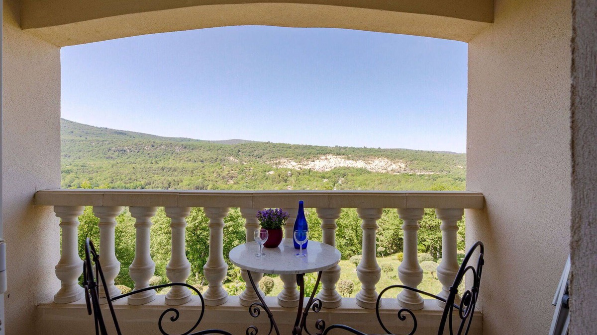 Bauduen Villa | Beautiful apartment in villa for 6 guests with WIFI, TV, balcony, pets allowed and panoramic view