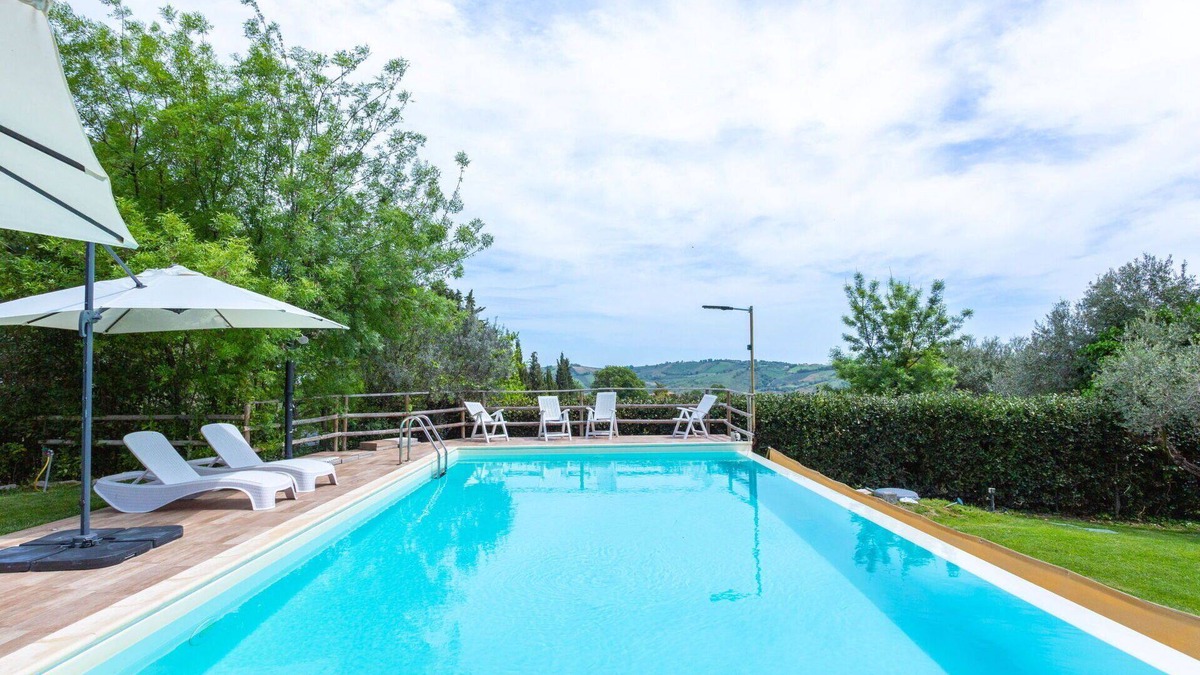Casalbordino House | Beautiful apartment in villa for 12 people with WIFI, pool, TV, patio and pets allowed