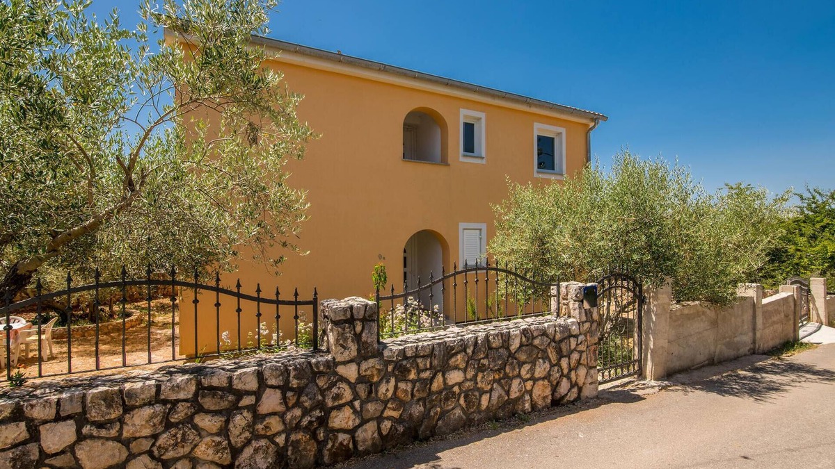 Polje Apartment | Beautiful apartment in Polje with WiFi