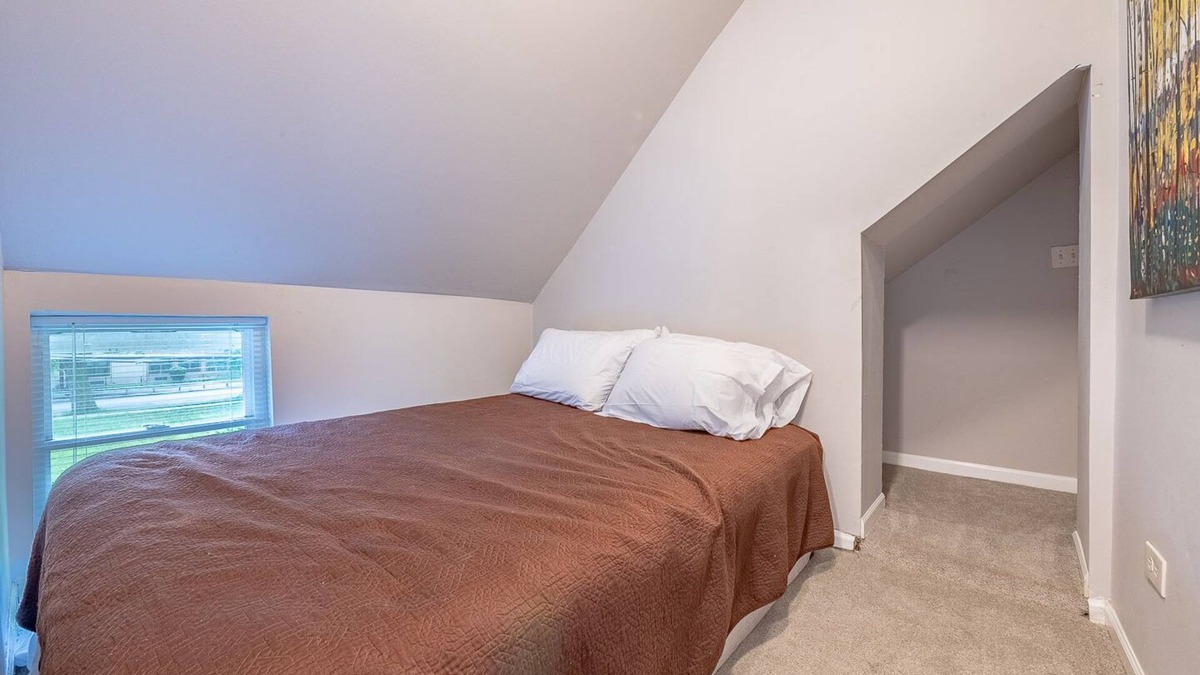 Back of the Yards Apartment | Beautiful Apartment in Chicago