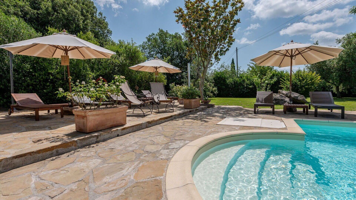 Poggi del Sasso Villa | Beautiful apartment in villa for 5 guests with A/C, pool, WIFI, TV, patio and pets allowed