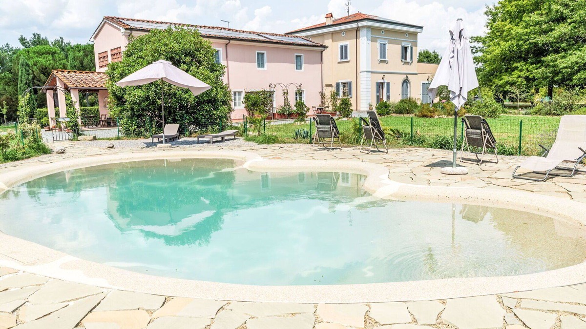 Fucecchio Apartment | Beautiful apartment for 4 guests with WIFI, A/C, pool, patio and pets allowed