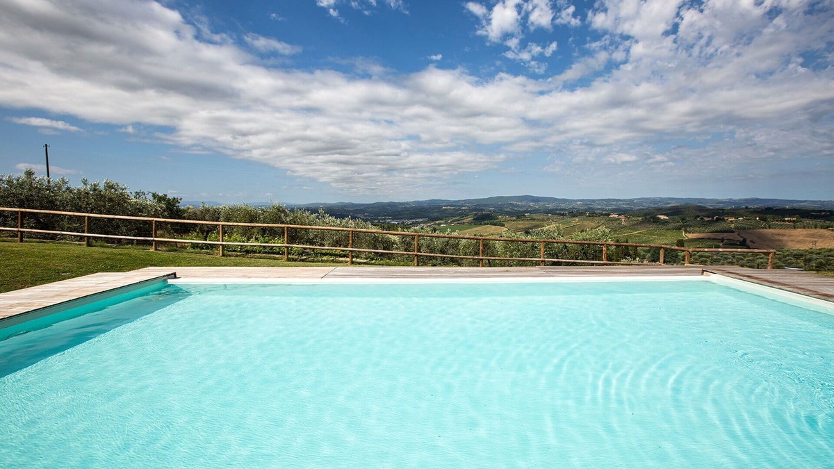 Poggibonsi Apartment | Beautiful apartment for 6 people with WIFI, pool, A/C, TV and panoramic view, close to San Gimig.