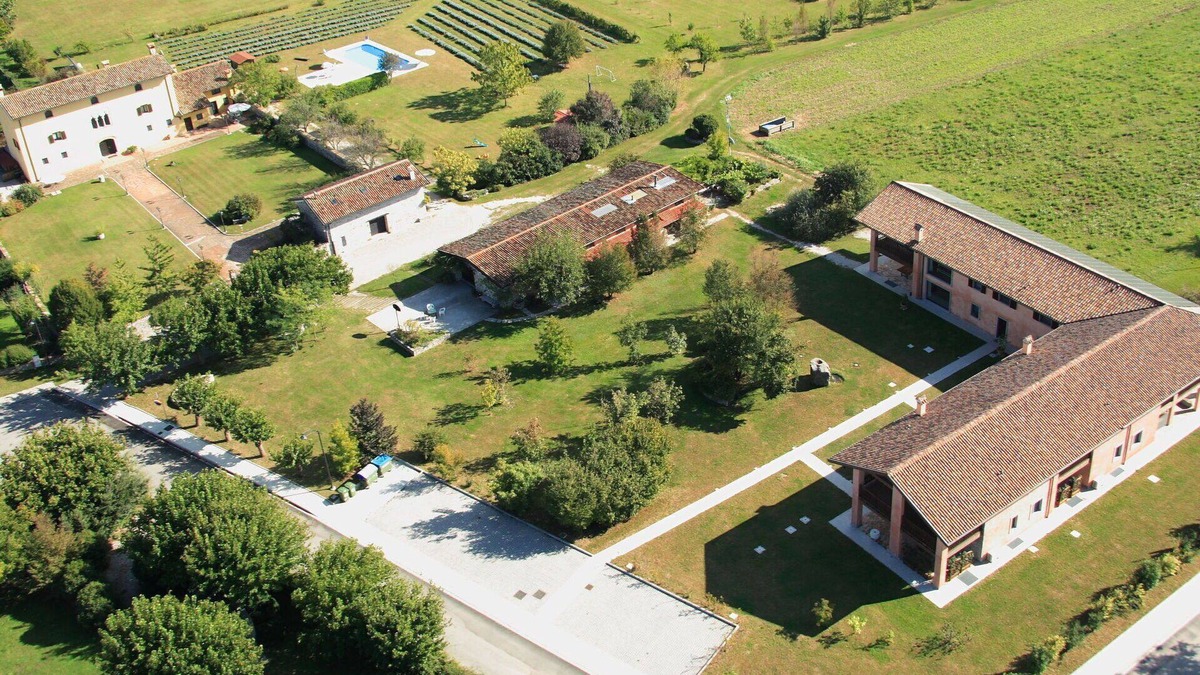 Povoletto House | Beautiful apartment in villa for 4 people with A/C, pool, WIFI, TV, terrace and pets allowed