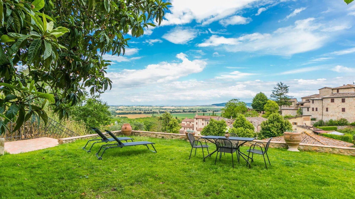 Stigliano Apartment | Beautiful apartment for 3 people with WIFI, TV, patio, pets allowed and panoramic view