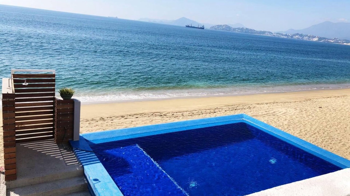 Manzanillo Apartment | BEAUTIFUL APARTMENT AT THE FOOT OF THE BEACH WITH TOTALLY NEW POOL