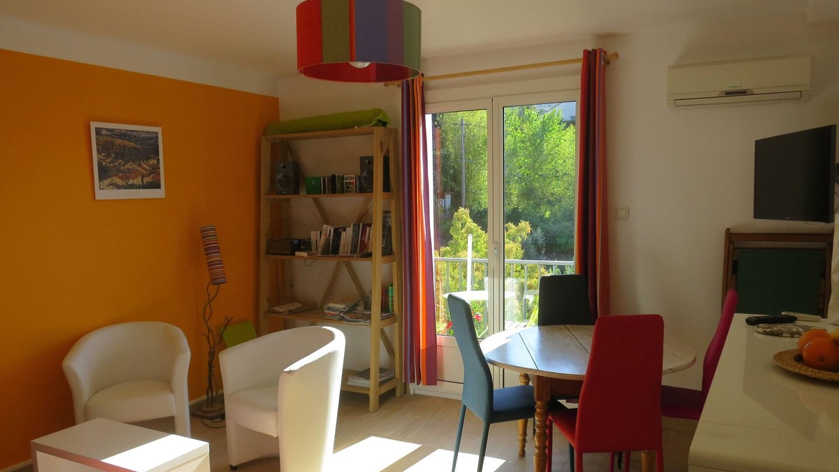 Ceret Apartment | Beautiful apartment near the historic center, balconies, splendid views of the mountains