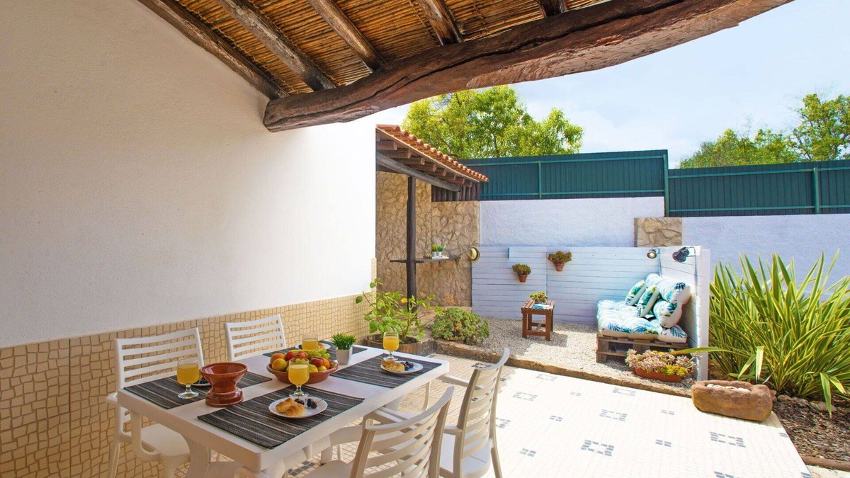 Mem Moniz House | Beautiful apartment in villa for 4 people with A/C, pool, WIFI, TV and patio