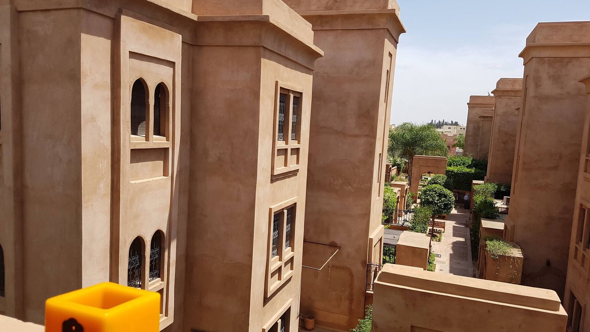 Targa Apartment | Beautiful apartment with 3 facades and greenery, well-appointed secure with a swimming pool