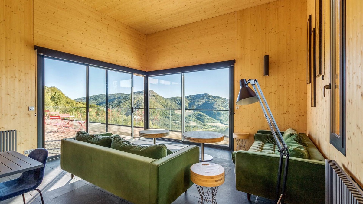 Teyssieres Cottage | Beautiful architect-designed house set in 200 ha of woods and lavender fields