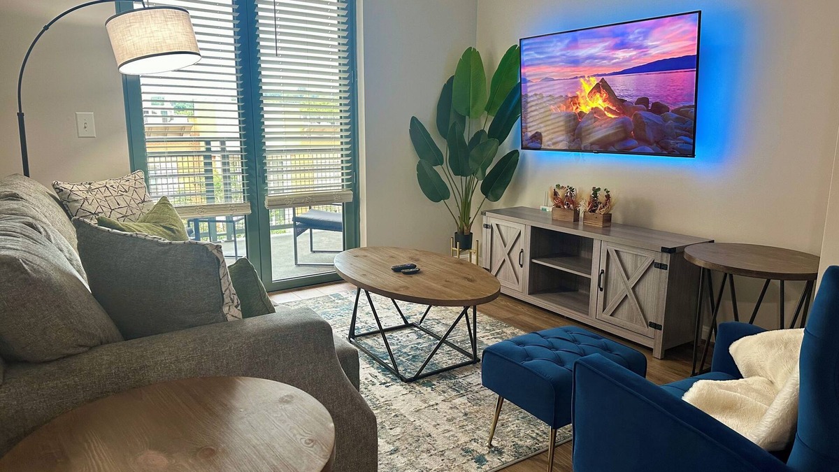 Shirlington Apartment | Beautiful Arlington Apartment with Pool & free Parking!