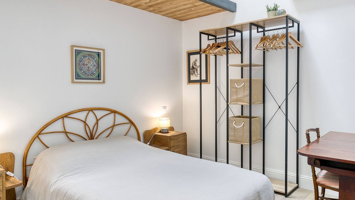 Trevoux Apartment | Beautiful artist's duplex in the historic center
