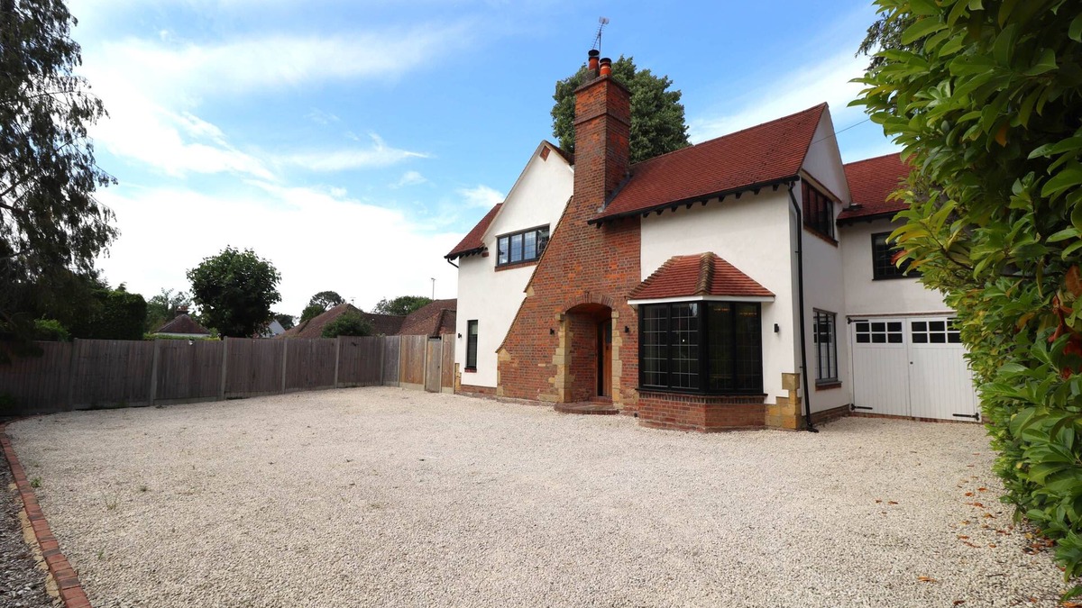 East Grinstead House | Beautiful arts and crafts home.