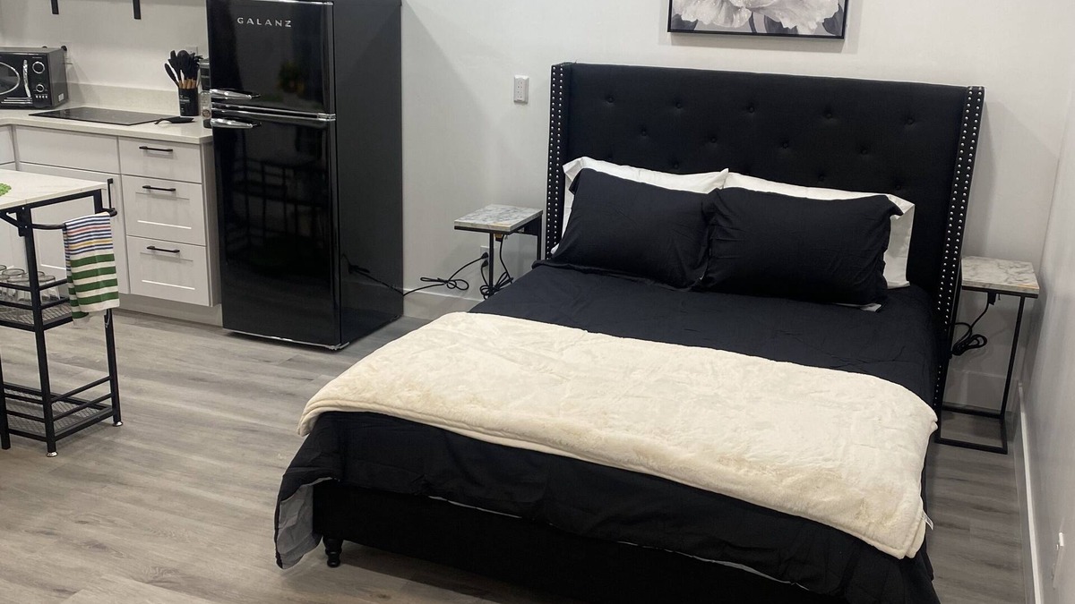 Taylorsville Apartment | Beautiful Backhouse located near by freeway, stores and SLCC