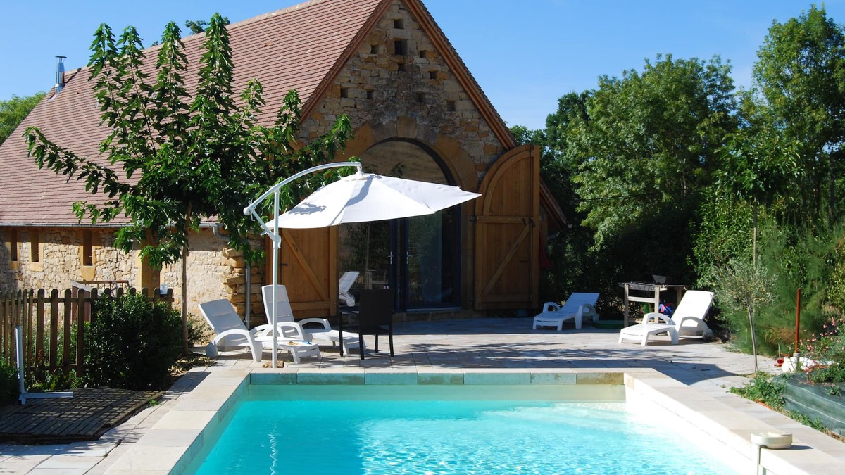 Camboulit House | beautiful barn restored near FIGEAC private pool, 6/8 persons,