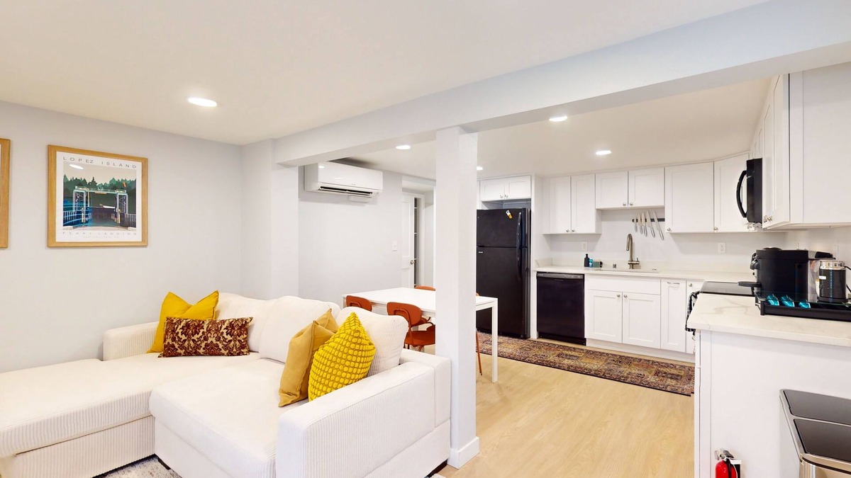 North Beacon Hill House | Beautiful basement unit with full kitchen & Wifi in Seattle