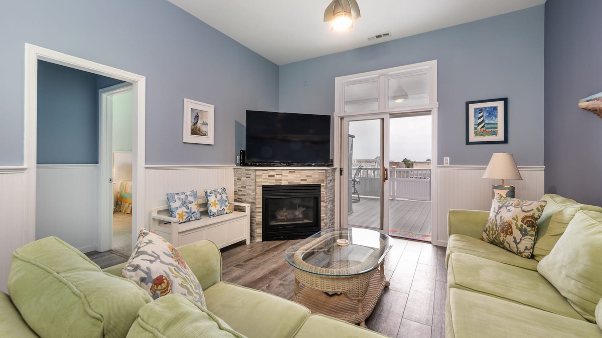 Heron Harbour Isle Condo | Beautiful, bay-view condo with pools, balcony, beach gear, AC, & fireplace