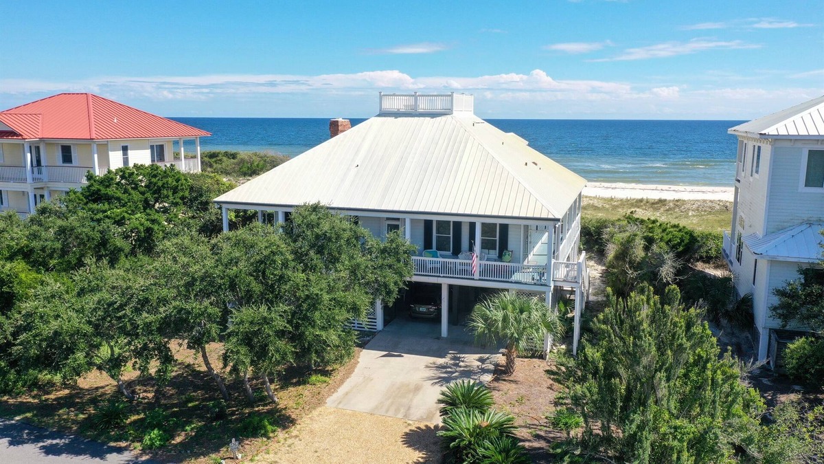 Sea Palm Village House | Beautiful Beachfront Colonel's Cottage