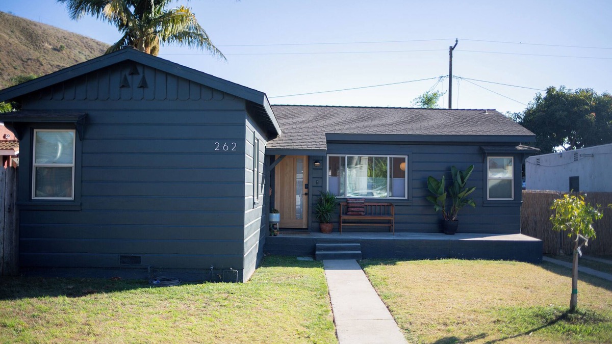 Ventura House | Beautiful Beach Bungalow