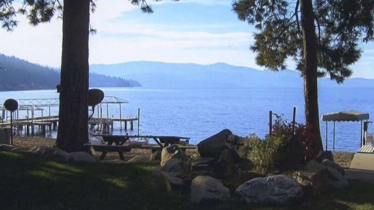 Coeur d'Alene House | Beautiful Beach Cottage, just steps to the Beach - Lake CDA-Driftwood Bay