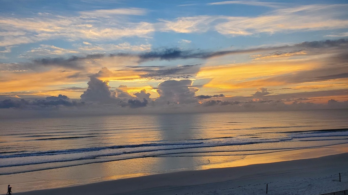 Seabreeze Park Condo | Beautiful Beach front condo awaits YOU !