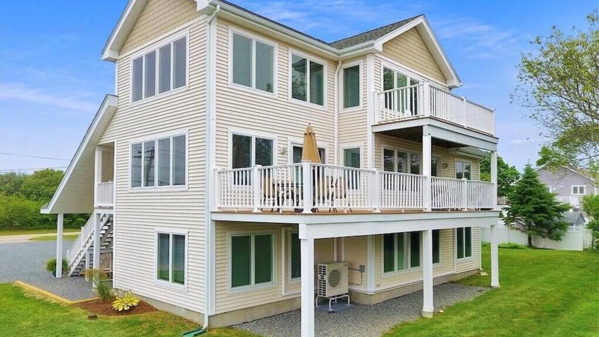 Point Judith House | Beautiful Beach House with Breathtaking Water Views! Short Walk to Restaurants