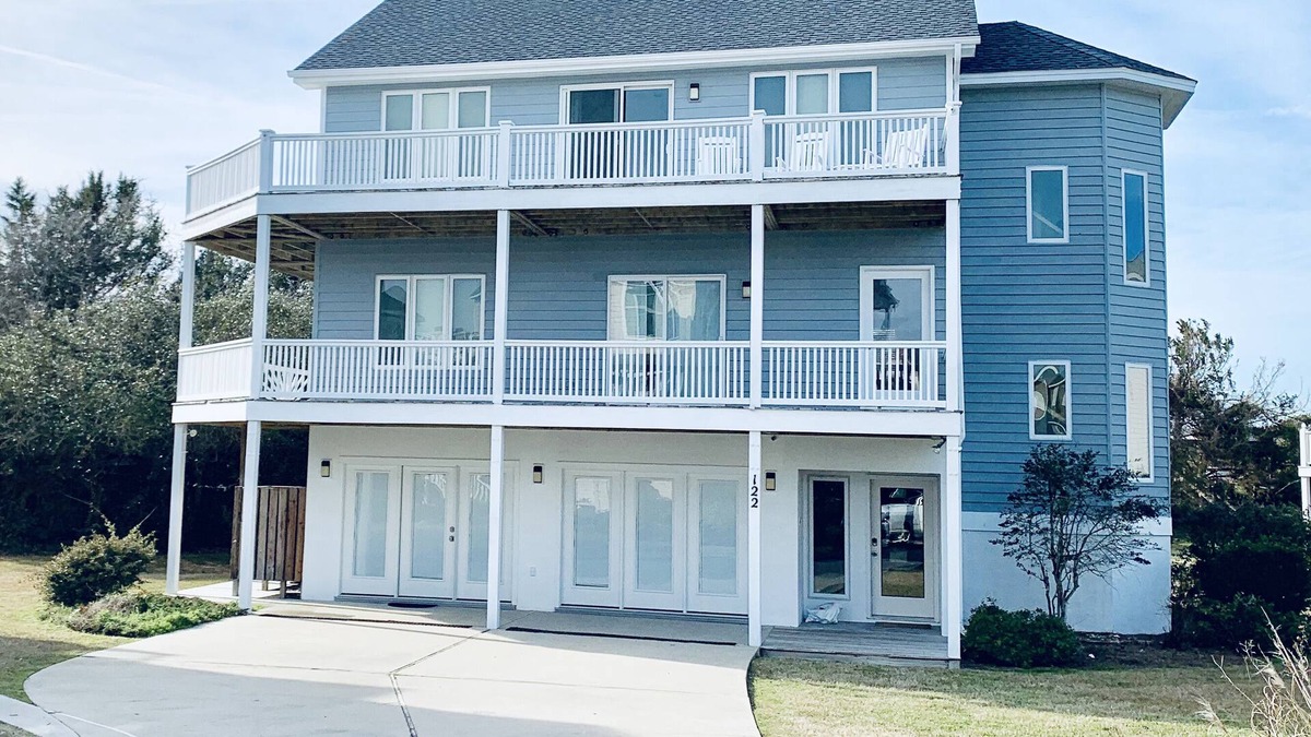 Island Quay House | BEAUTIFUL Beachfront neighborhood-4 Bedroom with Elevator!