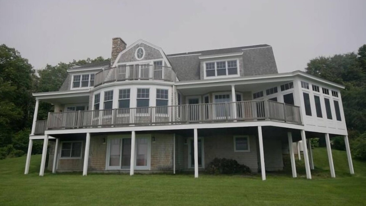 Kittery Point House | Beautiful Beachfront 6 BR House in Kittery Point -Sleeps 12 License# ABNB-111