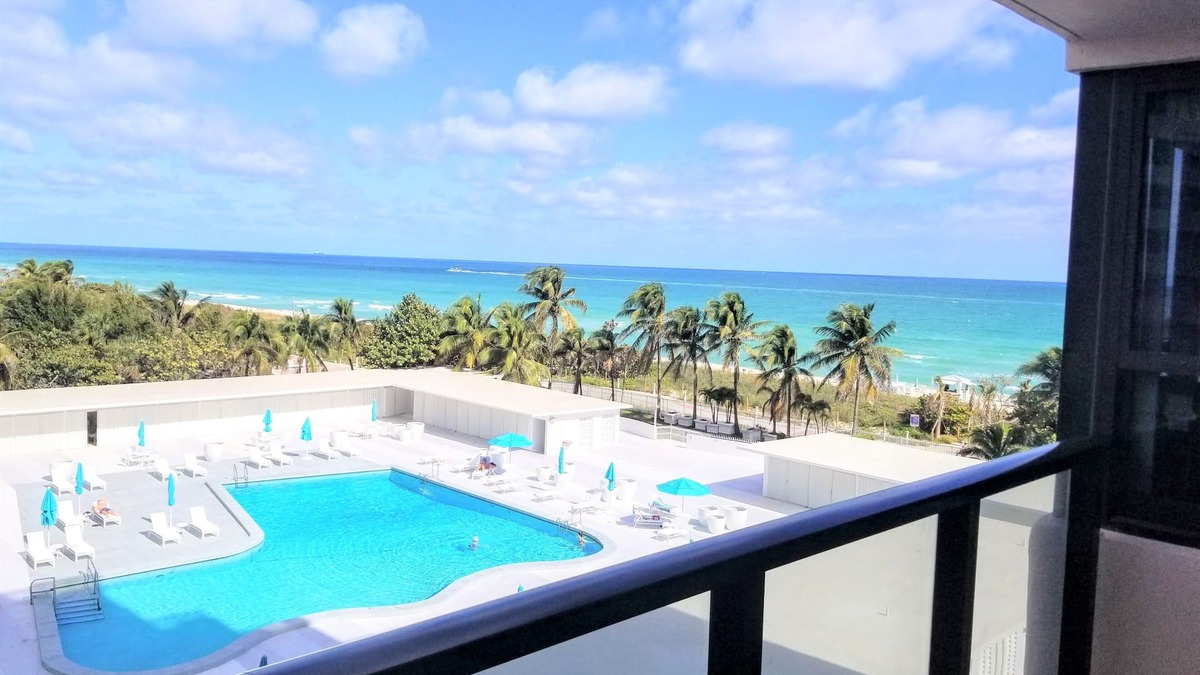 La Gorce Apartment | Beautiful Beachfront Large Apartment with Ocean Views - 604