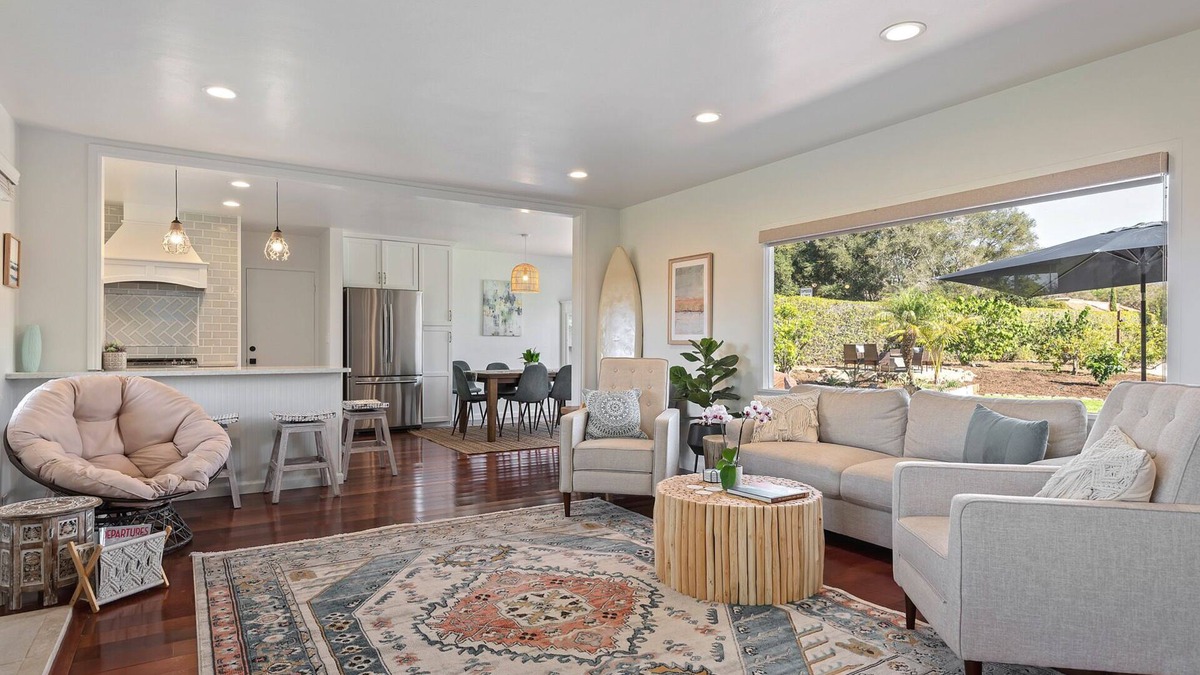 Toro Canyon House | Beautiful Bella Luna, near the beach, Sleeps 6 with Jacuzzi and Firepit!