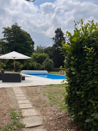 Auterrive House | Beautiful Big Home with Swimming Pool and Nature Grounds