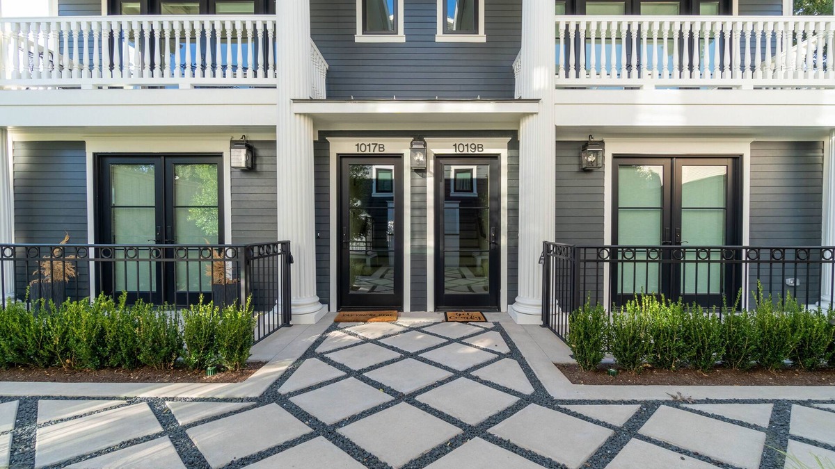 Kessler House | Beautiful Bishop Arts Townhouses: Sleeps up to 16 people!