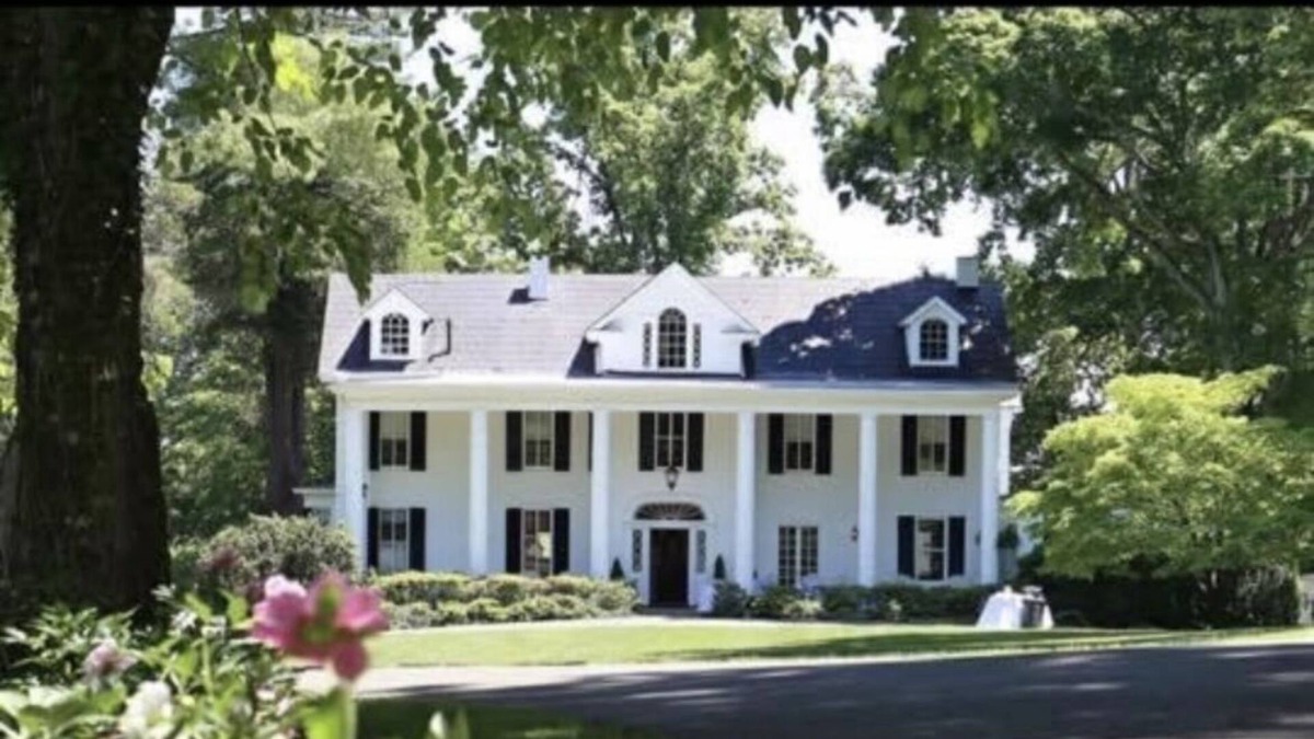 Warrenton House | Beautiful Bridal Suite in Manor on Five Acres Room A