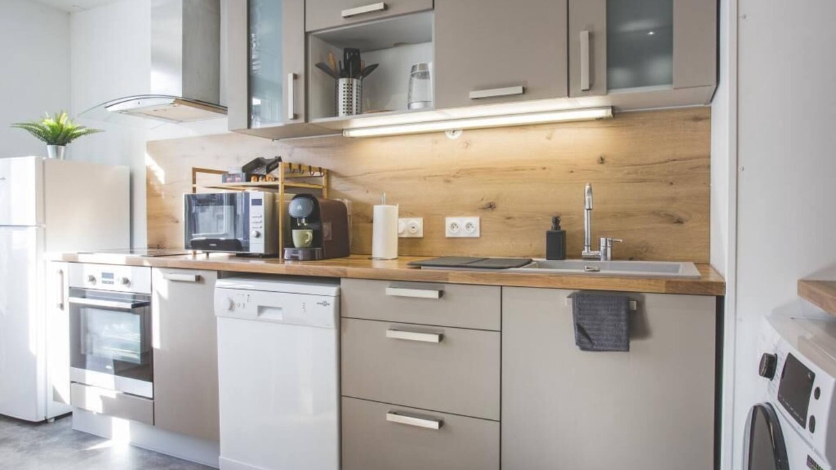 Douai Apartment | Beautiful, bright apartment close to downtown