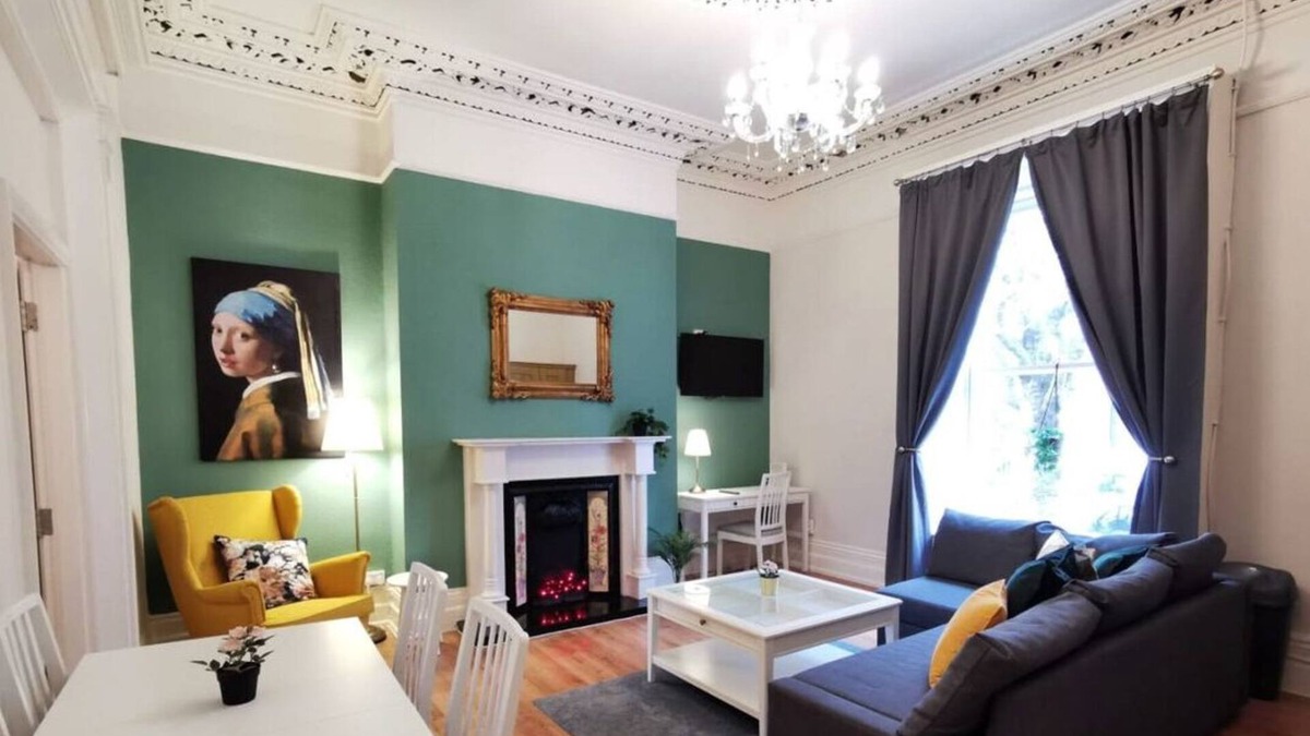 Dublin Apartment | Beautiful Bright Georgian Apartment free WIFI