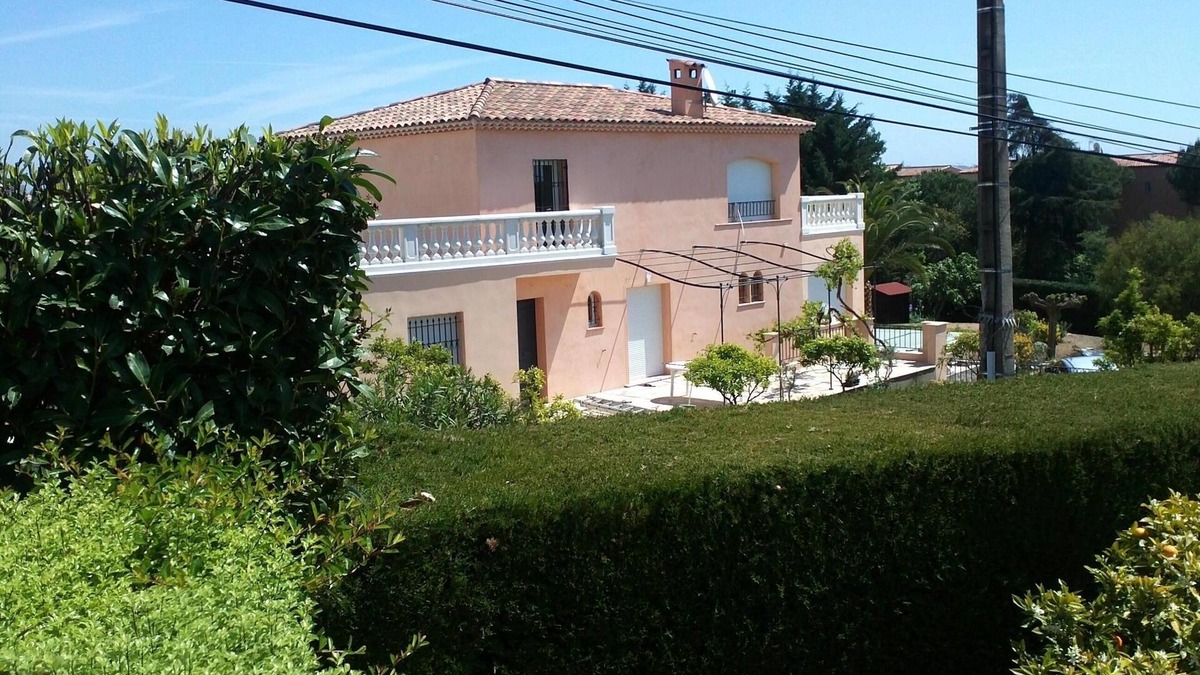 Golfe Juan Villa | Beautiful, bright, quiet Villa, recent renovation 5 mins walk from the beach
