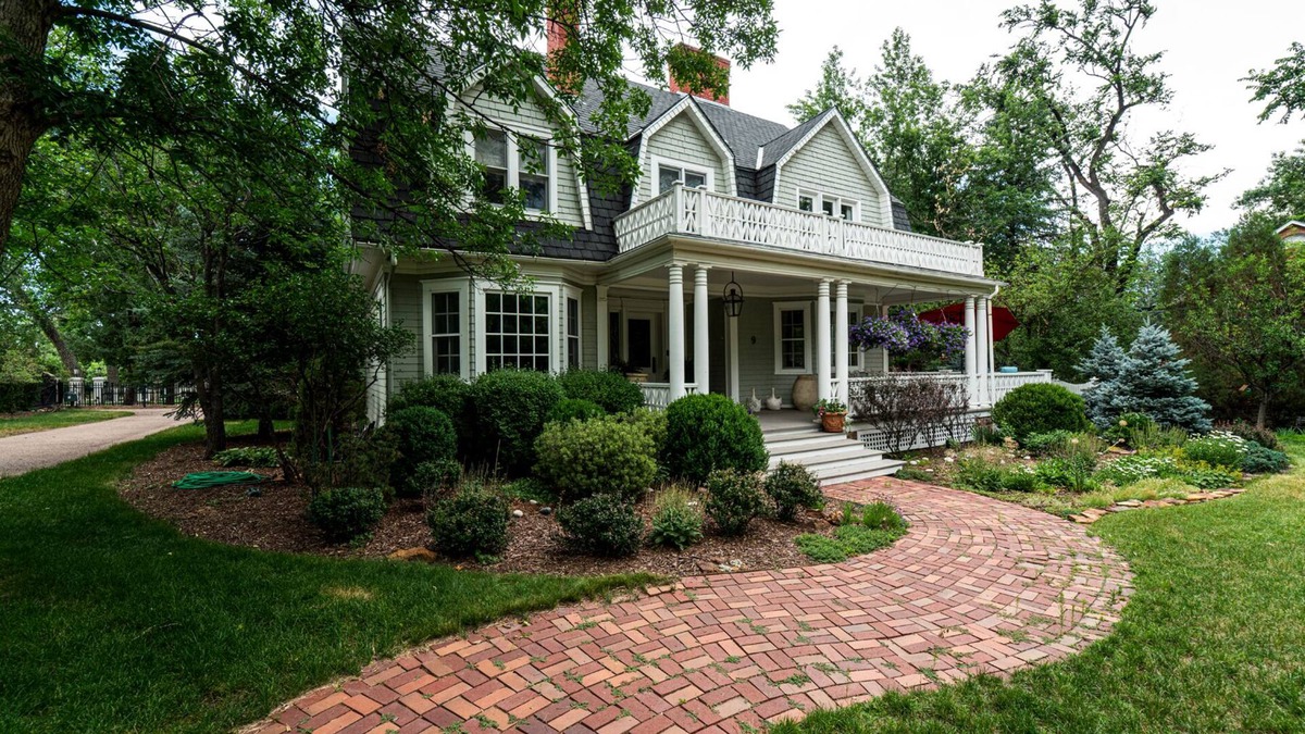 Broadmoor House | Beautiful Broadmoor Estate located in the Heart of the Broadmoor Neighborhood.