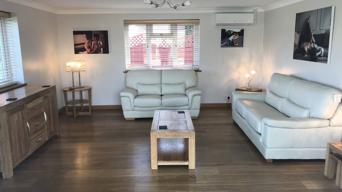 Ramsden Heath House | Beautiful Bungalow adjacent to fishing lake